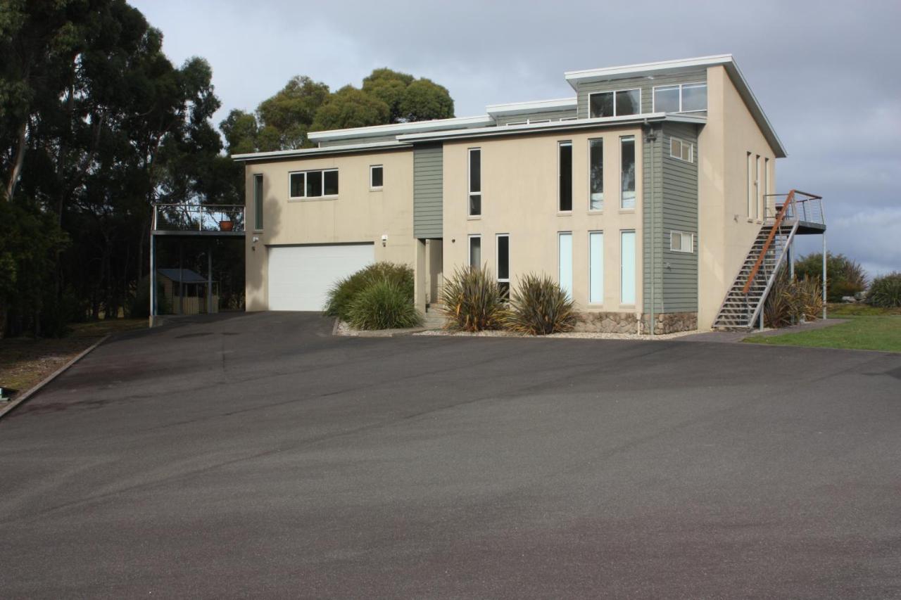 Harbour Lookout Villa Strahan Exterior photo